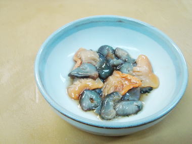 川内町・・菊池さんの赤貝となまこ